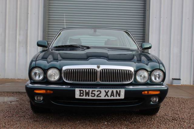 2002 Jaguar XJ8 3.2 V8 Executive (X308)