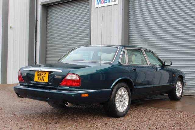 2002 Jaguar XJ8 3.2 V8 Executive (X308)