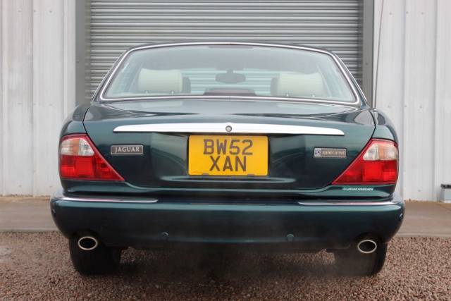 2002 Jaguar XJ8 3.2 V8 Executive (X308)