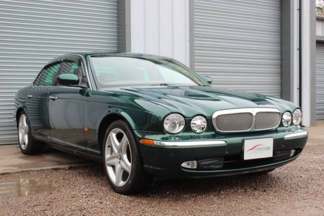 Jaguar V8 Xj Series XJ8 4.2 Executive (Soveriegn) Saloon Petrol Green